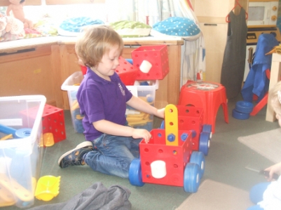 rydal-day-nursery-child-play-meccano